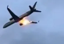 VIDEO | Avion cu un motor în flăcări, aterizare de urgență în Italia. La bord se aflau 273 de pasageri 1