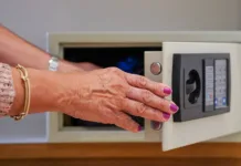 Badantă din Italia, acuzată că a furat seiful din casa bătrânului asistat. Femeia neagă acuzațiile 1