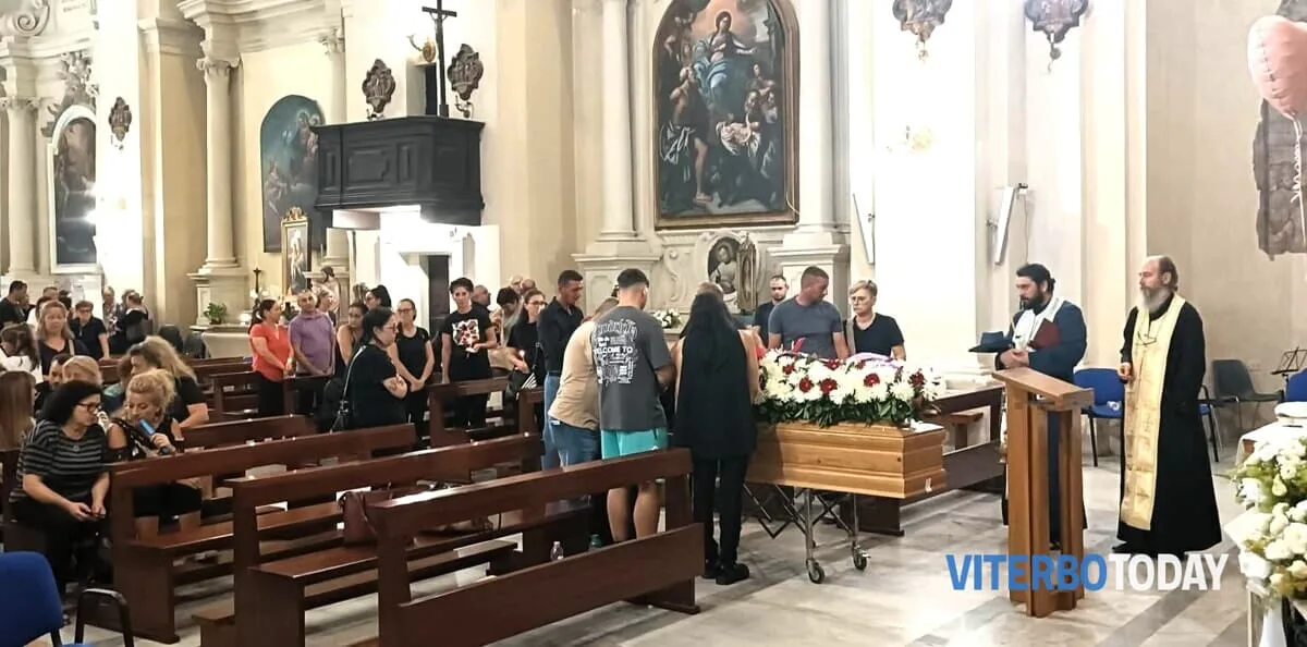 I funerali di Valentin Ionut Crisan (1) I funerali di Valentin Ionut Crisan (1)