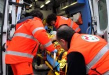 Mamă și fiu din Italia, suferă un infarct unul după altul. Personalul medical de pe ambulanță îi salvează pe amândoi 1