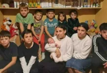 Doi soți români din Italia, devin părinți pentru a doisprezecea oară. „Nu este ușor, dar bucuria depășește orice oboseală” 1