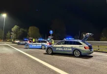 Român care a furat mai multe autoturisme în Italia, a lovit un polițist cu mașina și a provocat o urmărire ca în filme pe autostradă 1