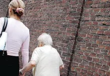 Îngrijitoare româncă din Elveția, acuzată că a furat peste 100.000 de franci elvețieni din contul bătrânei. Va fi judecată în stare de arest 1