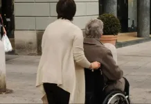 Badantă din Italia, acuzată că a abandonat un bătrân căzut de pe fotoliu, care a murit mai târziu la spital 1200-2025102673036 (2)