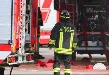 Român disperat în Italia: S-a stropit cu benzină și a amenințat că își dă foc ca să nu fie dat afară din casă 1200-202510308840 (2)