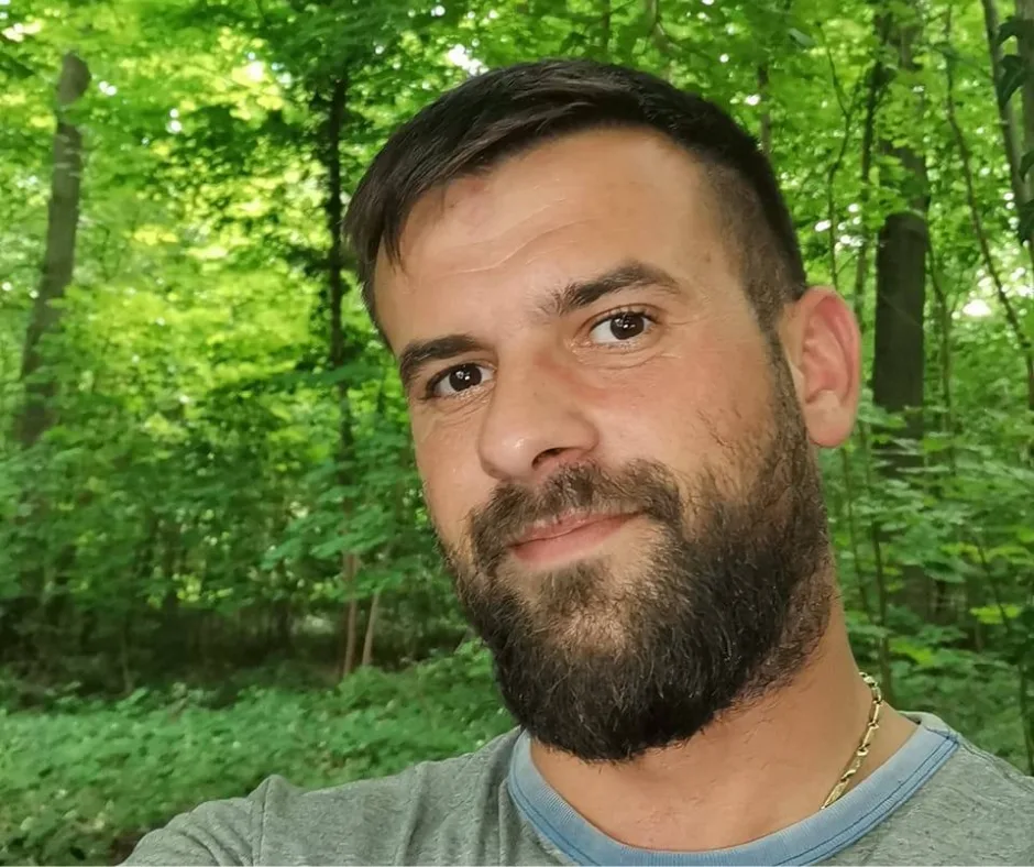 3 3