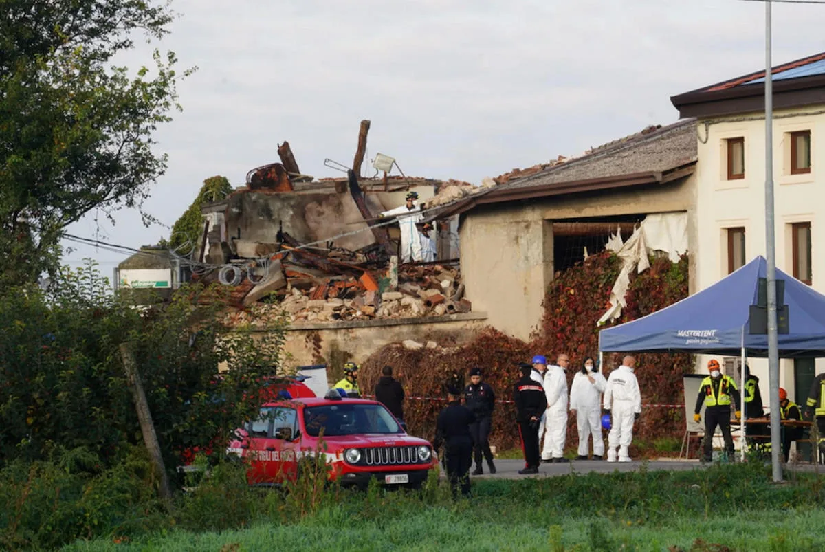 Esplosione in sgombero abitazione, 3 carabinieri morti Esplosione in sgombero abitazione, 3 carabinieri morti