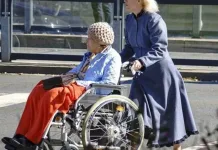 Badantă din Italia, adoptată de bătrână, judecată pentru abandon. Pensionara a fost lăsată să trăiască fără căldură și în mizerie 1