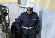 Italian cu mama moartă în pivniță de 3 ani, s-a deghizat în femeie și a mers la Primărie să-i reînnoiască buletinul 1