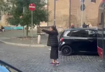 O călugăriță româncă a dirijat traficul în capitala Italiei. Șoferii recunoscători: „Mulțumim, Doamne!” 1