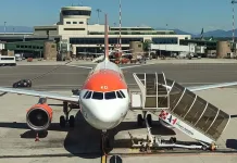 Un pasager a fost dat jos din avion în Italia pentru că a făcut o poză aeronavei. Compania: „Comportament nepotrivit la îmbarcare” 1