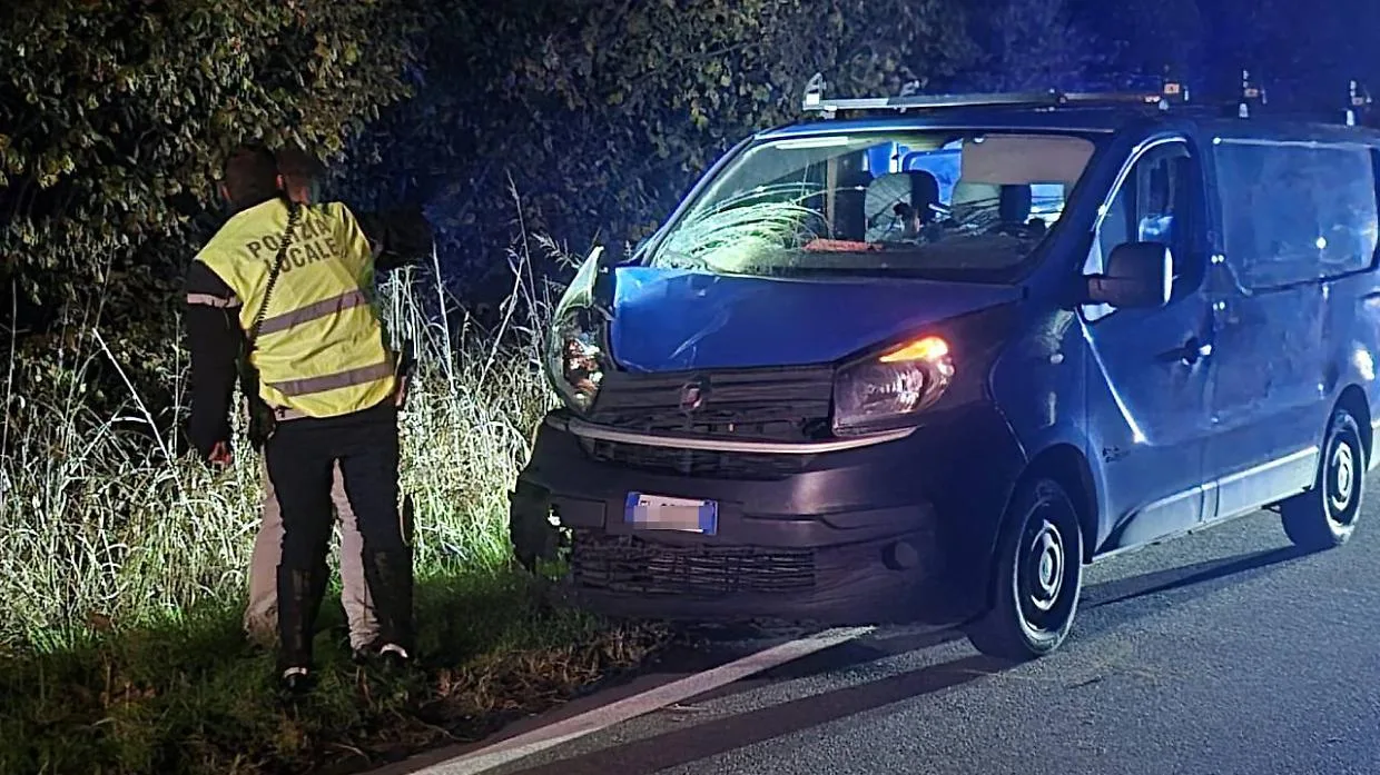 investita_uccisa_strada_san_vito_revigliascoNew_Project-1762380341418.jpg--il_furgone_che_ha_investito_e_ucciso_la_donna investita_uccisa_strada_san_vito_revigliascoNew_Project-1762380341418.jpg--il_furgone_che_ha_investito_e_ucciso_la_donna