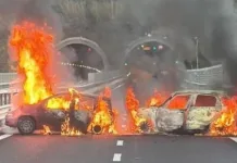 Jaf ca în filme pe o autostradă din Italia, cu bombe, focuri de armă și mașini incendiate. Infractorii au furat două milioane de euro dintr-o dubă blindată 1