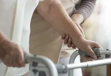 Bătrân din Italia, mort după ce a fost lăsat de badantă trei zile pe podea, fără apă și mâncare. Pedeapsa primită de femeie 1