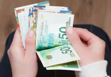 Măriri de salarii în Italia pentru badante, menajere și bone. Sumele pe care anagajatorii sunt obligați să le plătească de la 1 ianuarie 1