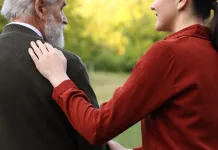 Badantă din Italia, prezintă un testament prin care moștenește o casă și 232.000 de euro de la bătrânul decedat. Carabinierii deschid o anchetă 1