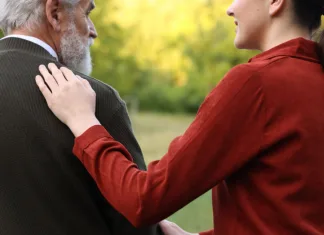 Badantă din Italia, prezintă un testament prin care moștenește o casă și 232.000 de euro de la bătrânul decedat. Carabinierii deschid o anchetă 1