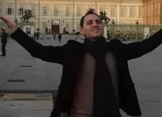 Actorul Lucian-Ovidiu Enescu, format în Italia și întors în România, a murit. Durerea nemărginită a mamei sale: „Acest gol imens mă sperie, pentru că nu mai știu unde să te caut” 1