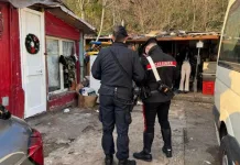 Doi polițiști din Italia au jefuit o familie de romi dându-se drept carabinieri care făceau o percheziție 1