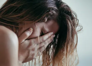 Badantă din Italia, violată chiar în casa în care lucrează. I-a pus cuțitul la gât și a băgat-o într-o cameră 1