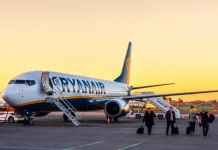 Pasageri răniți și panică extremă pe un zbor Ryanair în urma unor turbulențe severe. „Au spus că au văzut un avion de vânătoare venind din sens opus” 1