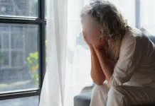 Bătrână din Italia, încearcă să se arunce în gol de la etajul 6 în Ajunul Crăciunului, deprimată pentru că a rămas singură. Salvată de carabinieri în ultimul moment 1