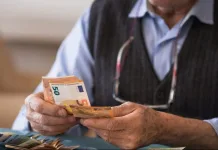 Bătrân din Italia, a aruncat de la fereastră o pungă cu 21.000 de euro. Victima unei înșelătorii cu final neașteptat 1200-20251221101227 (7)