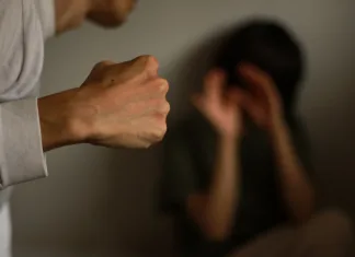 Româncă întoarsă în țară, bătută de soț după ce s-au certat pe banii câștigați în Italia. „Rezultă că există risc iminent” 1