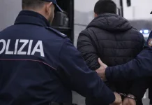 Autocar care se îndrepta spre România, blocat la ieșire din Italia. Un român a fost arestat pe loc de polițiști 1