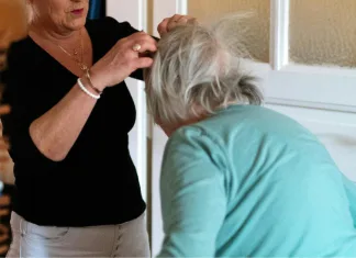 Badantă moldoveancă, arestată în Italia după ce ar fi lovit bătrâna în cap cu ceva și ar fi încercat să ascundă totul 1