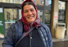 Patru frați români de etnie romă din Italia cerșesc în această țară și trăiesc pe străzi de 26 de ani. Autoritățile locale vor să-i evacueze din corturi 1