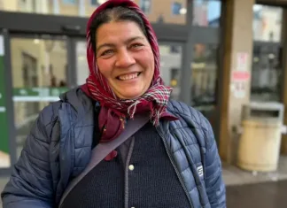 Patru frați români de etnie romă din Italia cerșesc în această țară și trăiesc pe străzi de 26 de ani. Autoritățile locale vor să-i evacueze din corturi 1