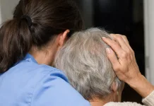 Sărbători de coșmar pentru o badantă moldoveancă din Italia și bătrâna asistată, amenințate cu cuțitul de fostul îngrijitor al soțului pensionarei 1