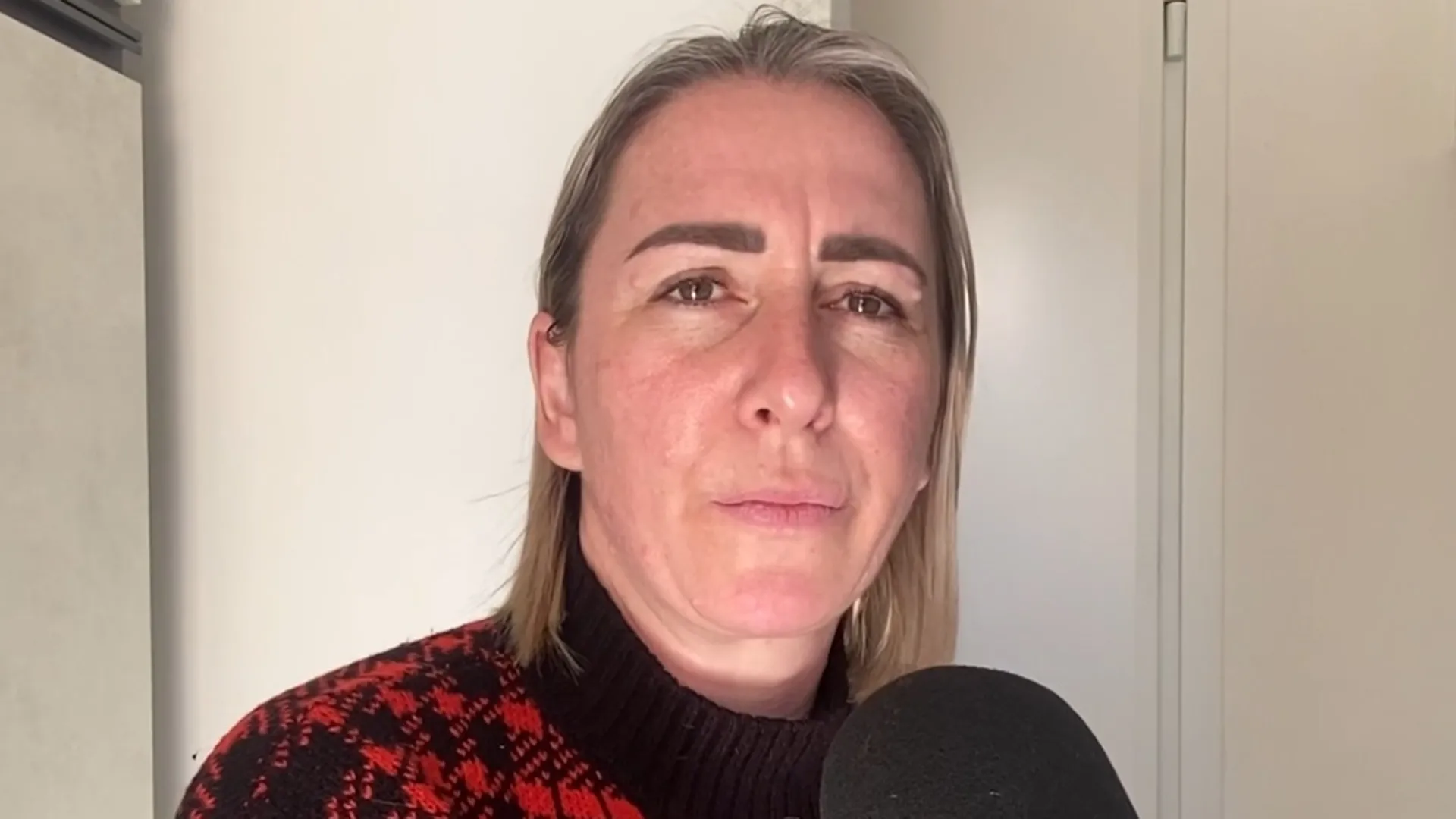 accoltellata-da-mio-marito-geloso-e-ora-rischio-di-restare-senza-lavoro_d037c946-e81c-11f0-940f-b0ed5f54ee16_1920_1080