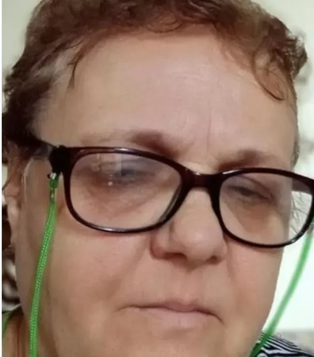 maria-betco-65-anni-moldava-e-accusata-di-tentato-omicidio-a-destra-i-carabinieri-del-reparto-scientifico