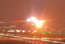 VIDEO | Teroare și groază la bordul unui avion după ce un motor a fost cuprins de flăcări în timpul decolării 1