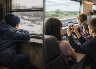 Copiii din trenul care merge cu 300 km/h și copilul care am fost în trenurile din România 1