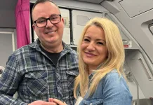 VIDEO | Moment emoționant în timpului unui zbor spre Italia: un român și-a cerut iubita în căsătorie la 10.000 de metri înălțime 1