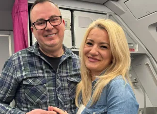 VIDEO | Moment emoționant în timpului unui zbor spre Italia: un român și-a cerut iubita în căsătorie la 10.000 de metri înălțime 1