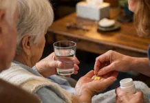 Badantă din Italia, martoră după ce bătrânul asistat și-ar fi otrăvit soția cu pastile. „Îi dădeam eu medicamentele doamnei” 1