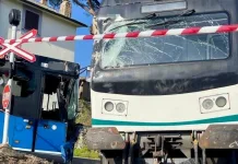 Accident în Italia între un tren și un autobuz plin cu elevi: mai mulți răniți după impactul de la o trecere fără bariere 1