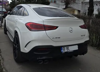 „Sunt din Italia, nu e problema mea”. Aroganța incredibilă a unui șofer în România, care a parcat mașina pe mijlocul trotuarului 1