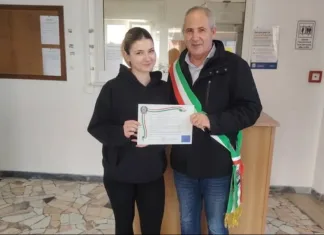 Moment de suflet în Italia: Un român ajuns viceprimar i-a oferit cetățenia italiană unei alte românce 1200-20260322112333 (4)