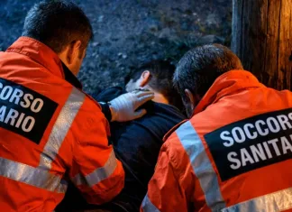 Tânăr român, mort în Italia după ce s-a cățărat pe un stâlp de curent. S-a prăbușit în gol de la 15 metri înălțime 1adfsadfa