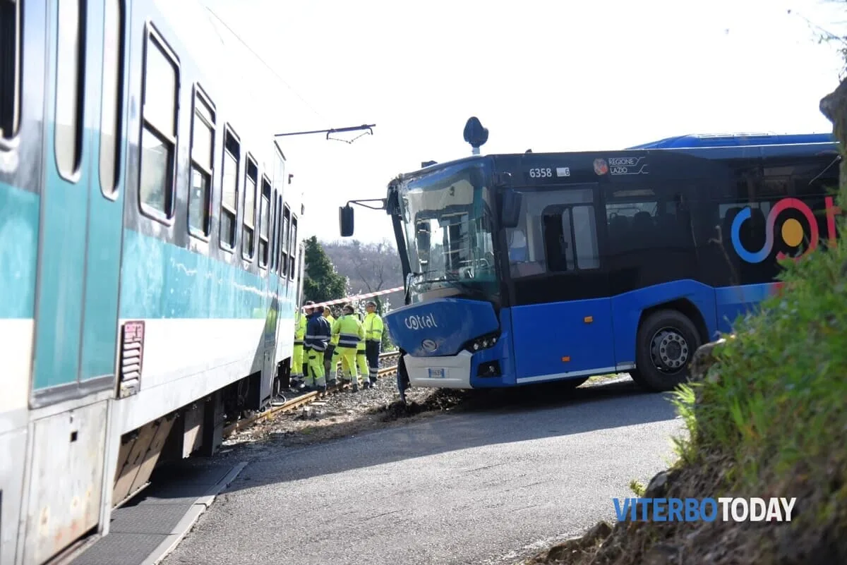 Roma nord - Incidente bus - treno a Soriano nel Cimino (2)-2 Roma nord - Incidente bus - treno a Soriano nel Cimino (2)-2
