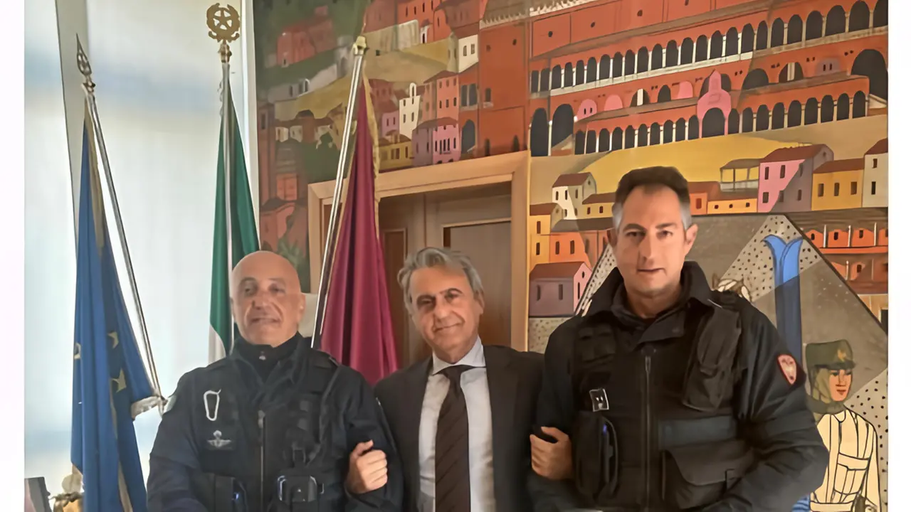 colto-da-malore-agenti-gli-salvano-la-vita