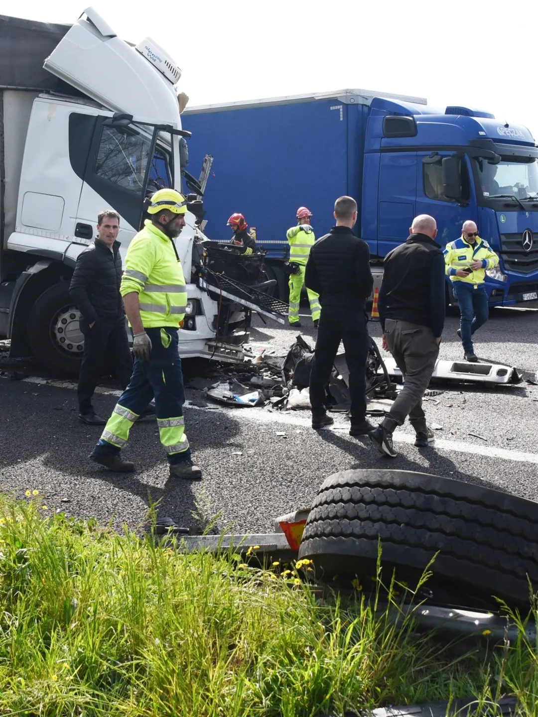 tragico-tamponamento-tra-mezzi-pesanti-in-a4-muore-camionista-36enne-foto-e-v_024b58fe-285e-11f1-8e34-721c3b1c5e3e_1080_1440