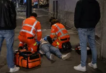 Fotomodel român din Italia, în stare critică la spital după ce a căzut pe stradă și s-a lovit cu capul de marginea trotuarului 1