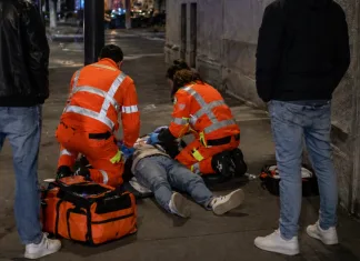 Fotomodel român din Italia, în stare critică la spital după ce a căzut pe stradă și s-a lovit cu capul de marginea trotuarului 1