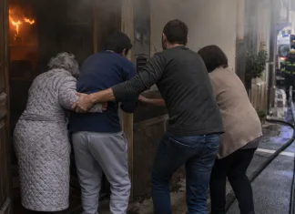 Badantă din Italia, bătrâna și fiul cu dizabilități al pensionarei, la un pas de moarte. Salvați dintr-un incendiu de un carabinier aflat în timpul liber 1